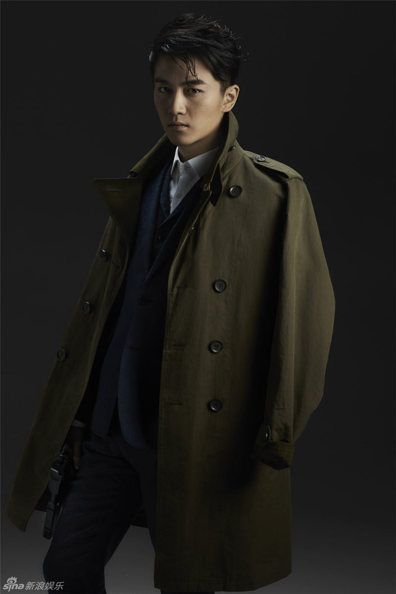 新浪娱乐讯 陈晓一组时尚写真曝光.变身霸道总裁,气场强大不容忽视.