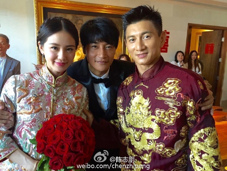组图:陈志朋晒与隆诗合影 左拥右抱新郎新娘_高清图集_新浪网