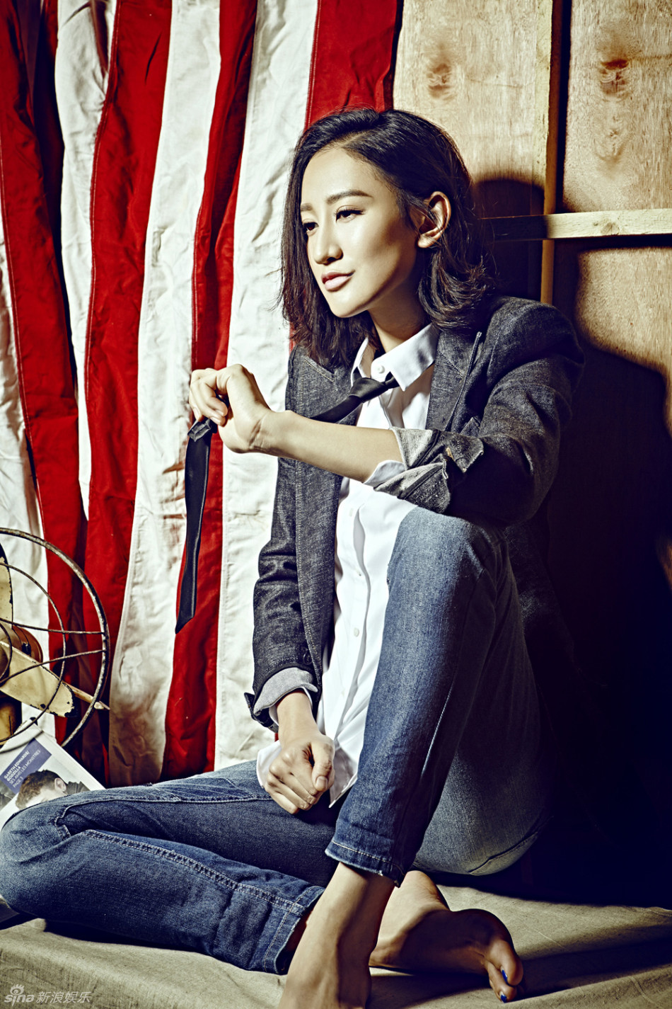 曾泳醍干练随性写真