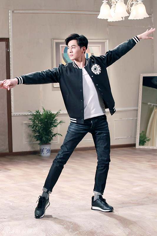 组图:乔振宇跳舞花絮曝光 眼神迷人显舞者优雅_高清图集_新浪网