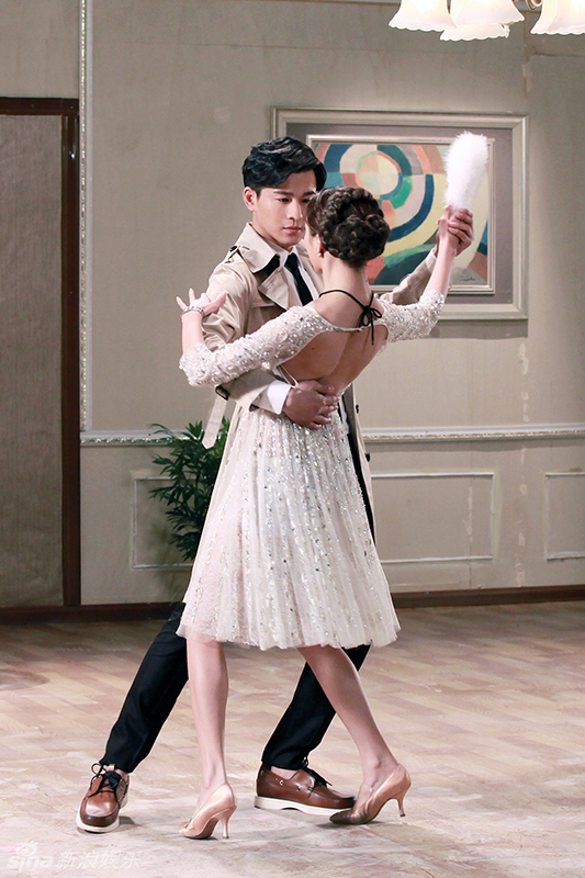 组图:乔振宇跳舞花絮曝光 眼神迷人显舞者优雅_高清图集_新浪网