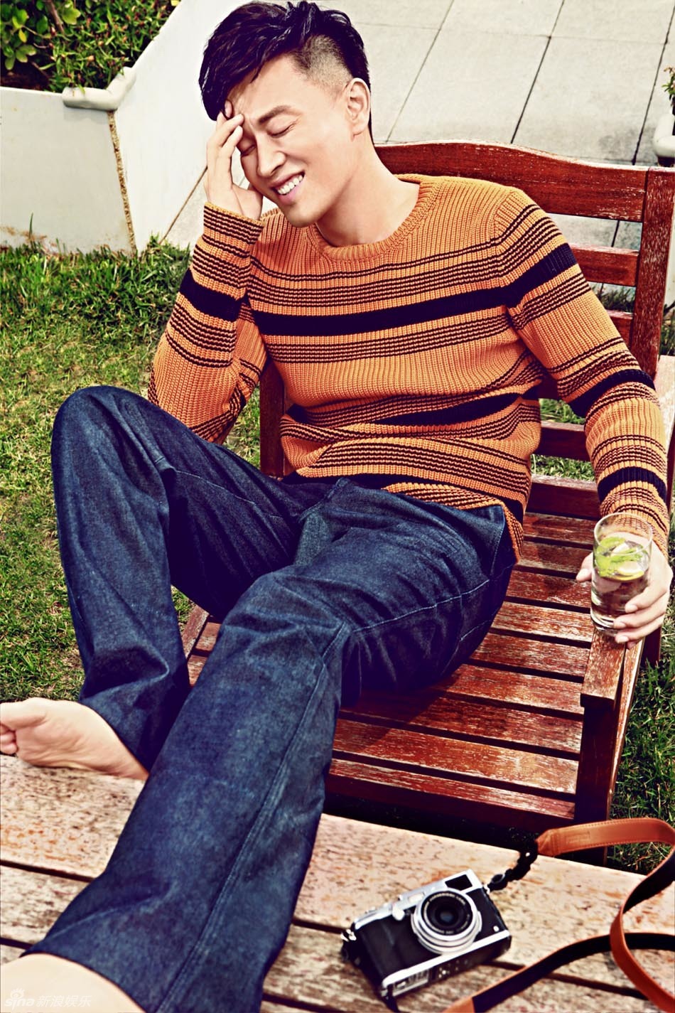 硬汉蒋毅展暖男童趣面