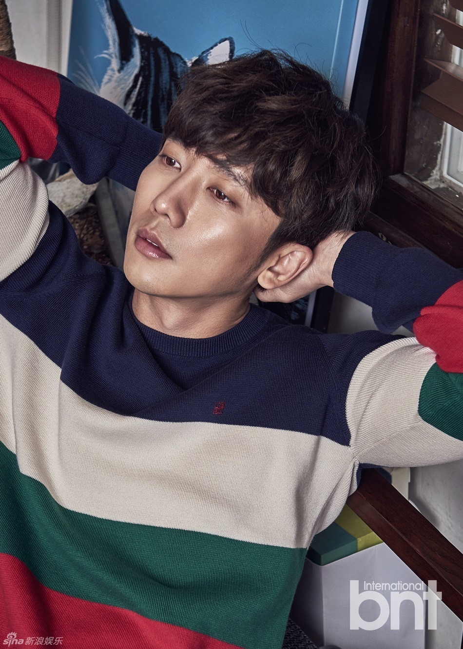 新浪娱乐讯 近日,韩国演员奇太映拍摄了一组时尚写真,无论是休闲装