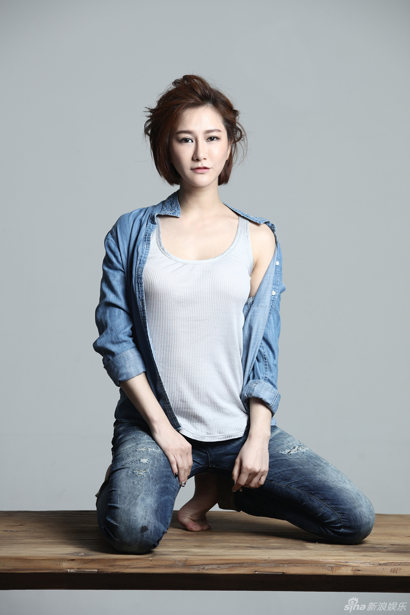 新浪娱乐讯 近日,演员马赫遥曝光了一组清新时尚写真.