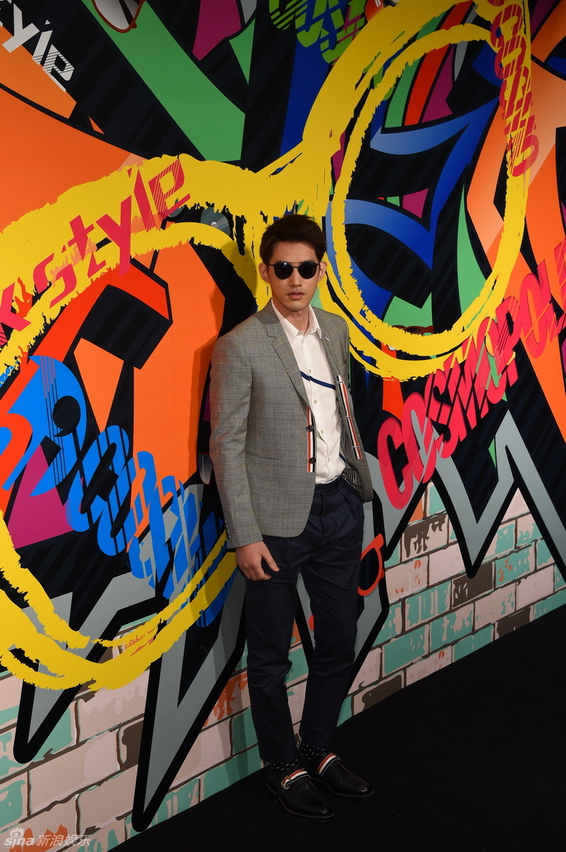 组图:吴建飞英伦西装出席时尚派对帅气有型_高清图集_新浪网