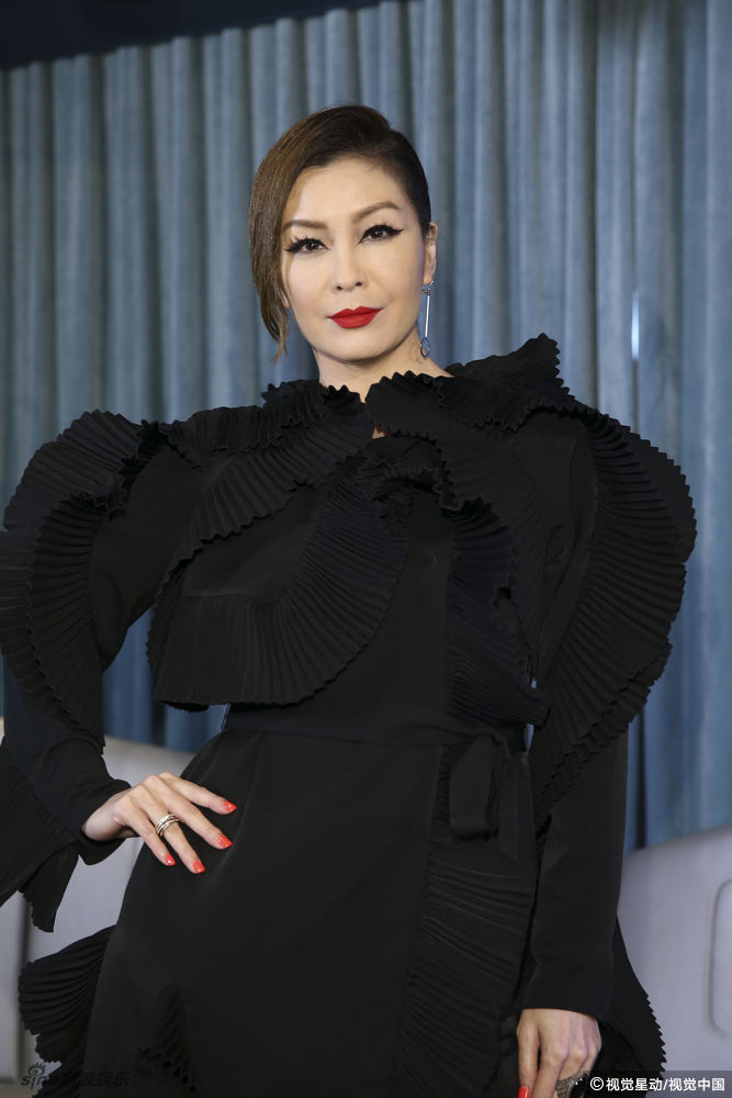 组图:伍咏薇收18万一集学下厨 公然对草蜢逼婚_高清图集_新浪网