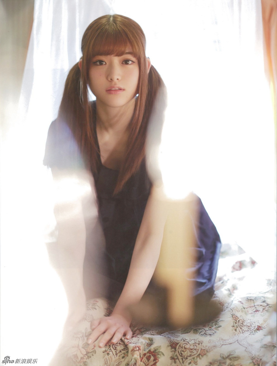 日本少女偶像双马尾写真 圆脸可爱卖萌