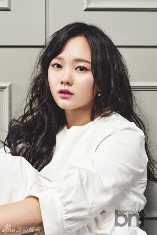 新浪娱乐讯 近日,韩国演员玄升玟携手bntnews拍摄了一组时尚写真,纯白