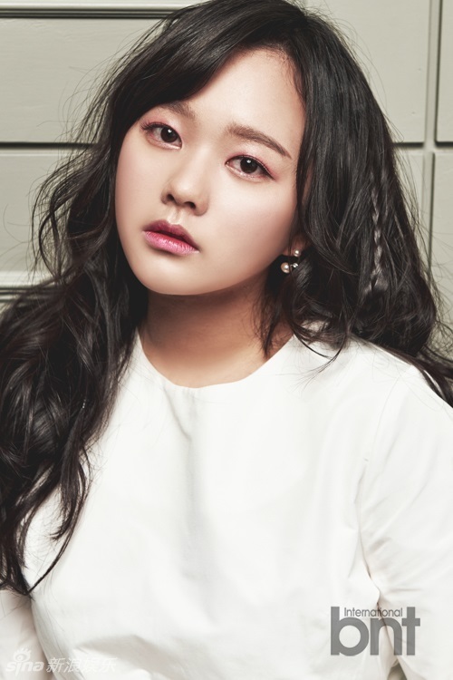 新浪娱乐讯 近日,韩国演员玄升玟携手bntnews拍摄了一组时尚写真,纯白