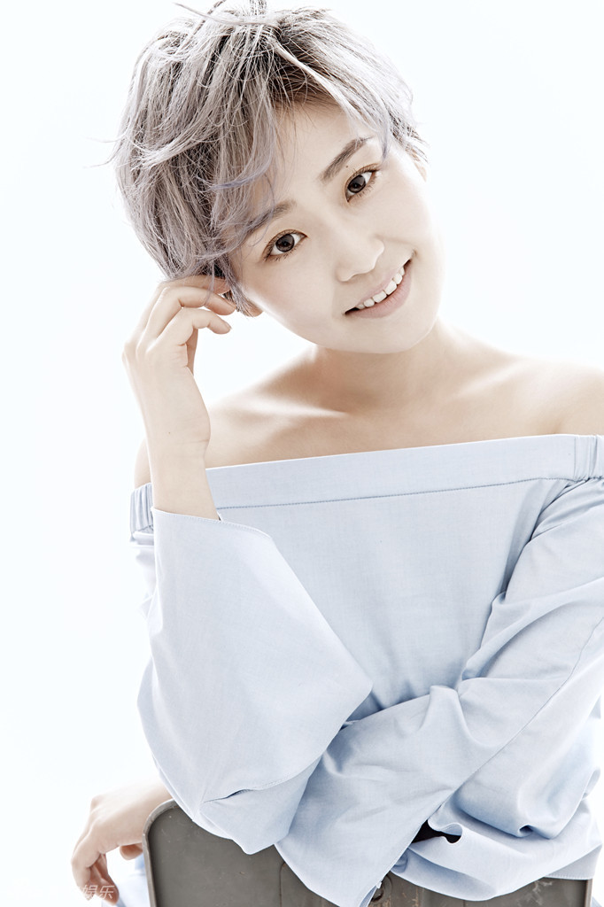 组图:王思思曝最新写真 短发个性又帅又美_高清图集_新浪网