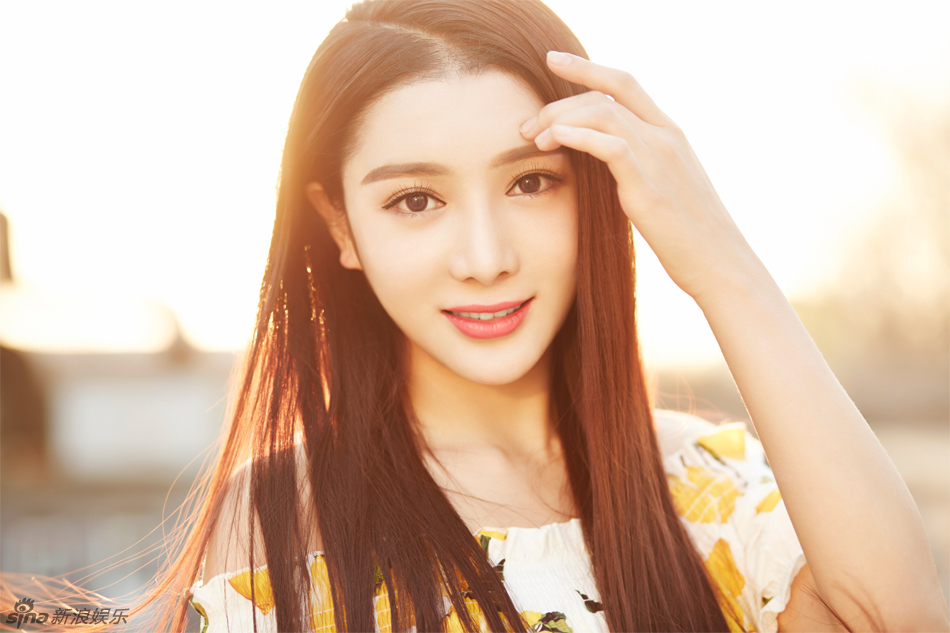 组图:任娇早春写真曝光 精致容颜逆光灵动_高清图集_新浪网