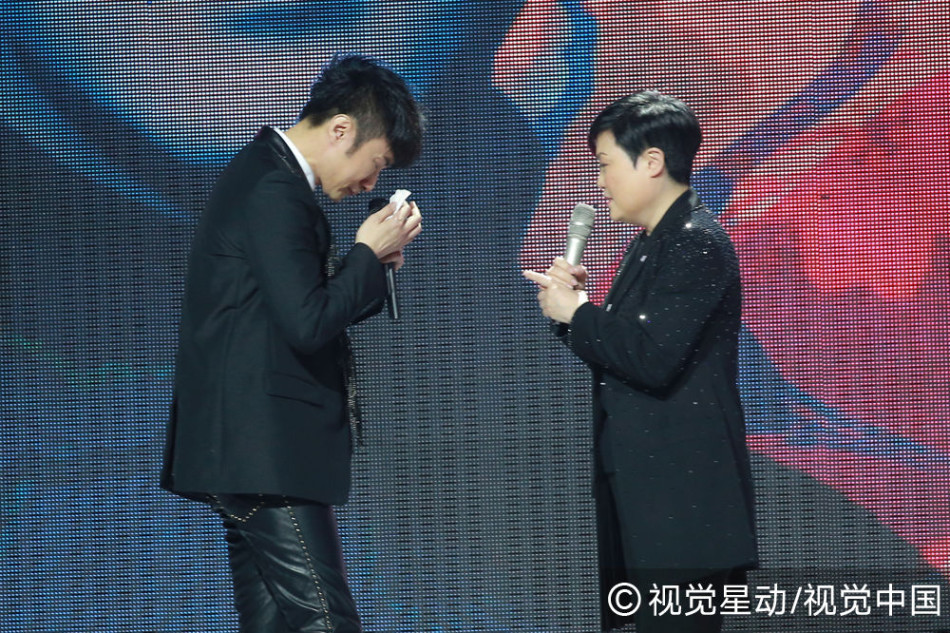 古巨基出碟向张国荣致敬 忆哥哥提携泣不成声_高清图集_新浪网