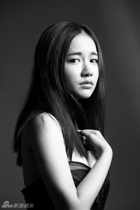 组图李明珠黑白写真曝光优雅甜美显性感组图