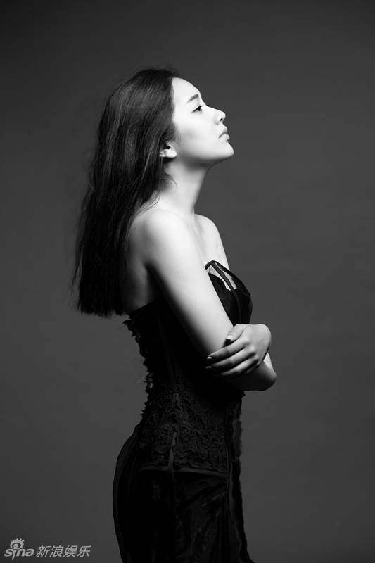 组图李明珠黑白写真曝光优雅甜美显性感组图