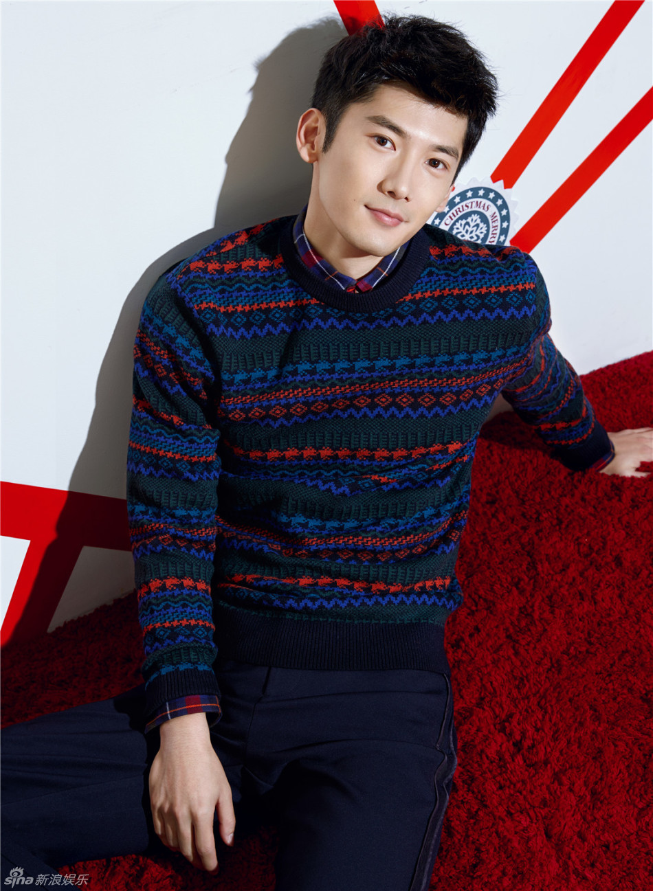 新浪娱乐讯 刘芮麟近日为杂志拍摄两组杂志大片,或温