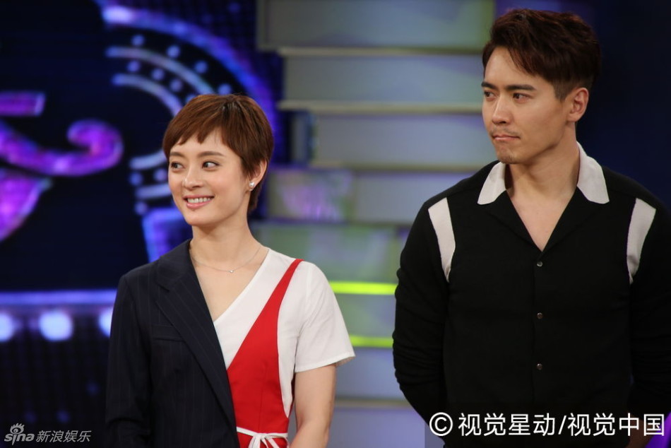 组图:孙俪高云翔台湾录节目 娘娘服装很另类