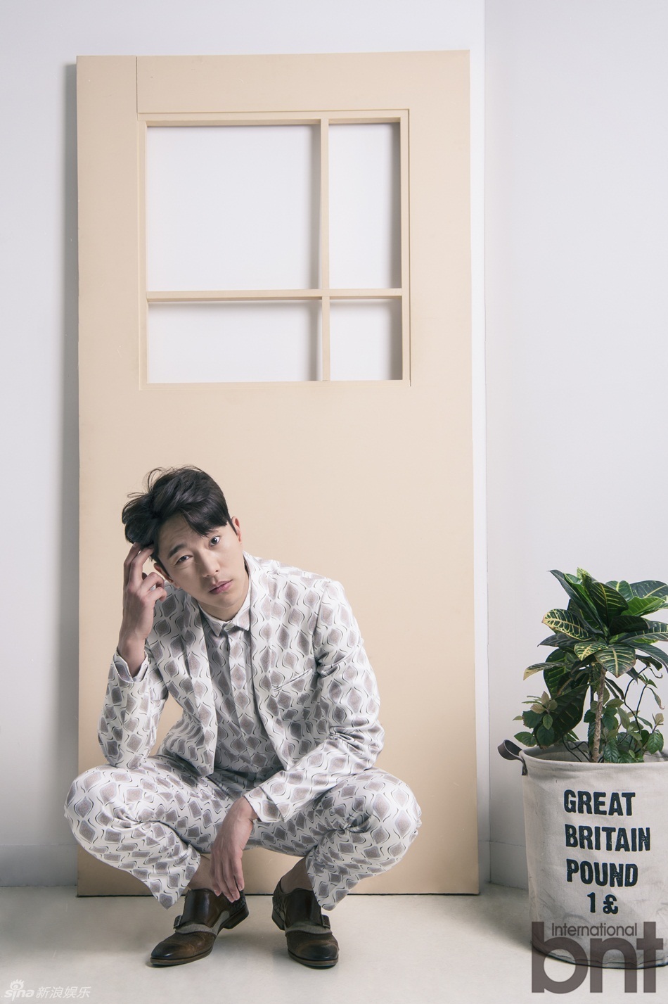 组图:韩星尹贤旻拍写真 时尚潮男绅士范儿_高清图集_新浪网