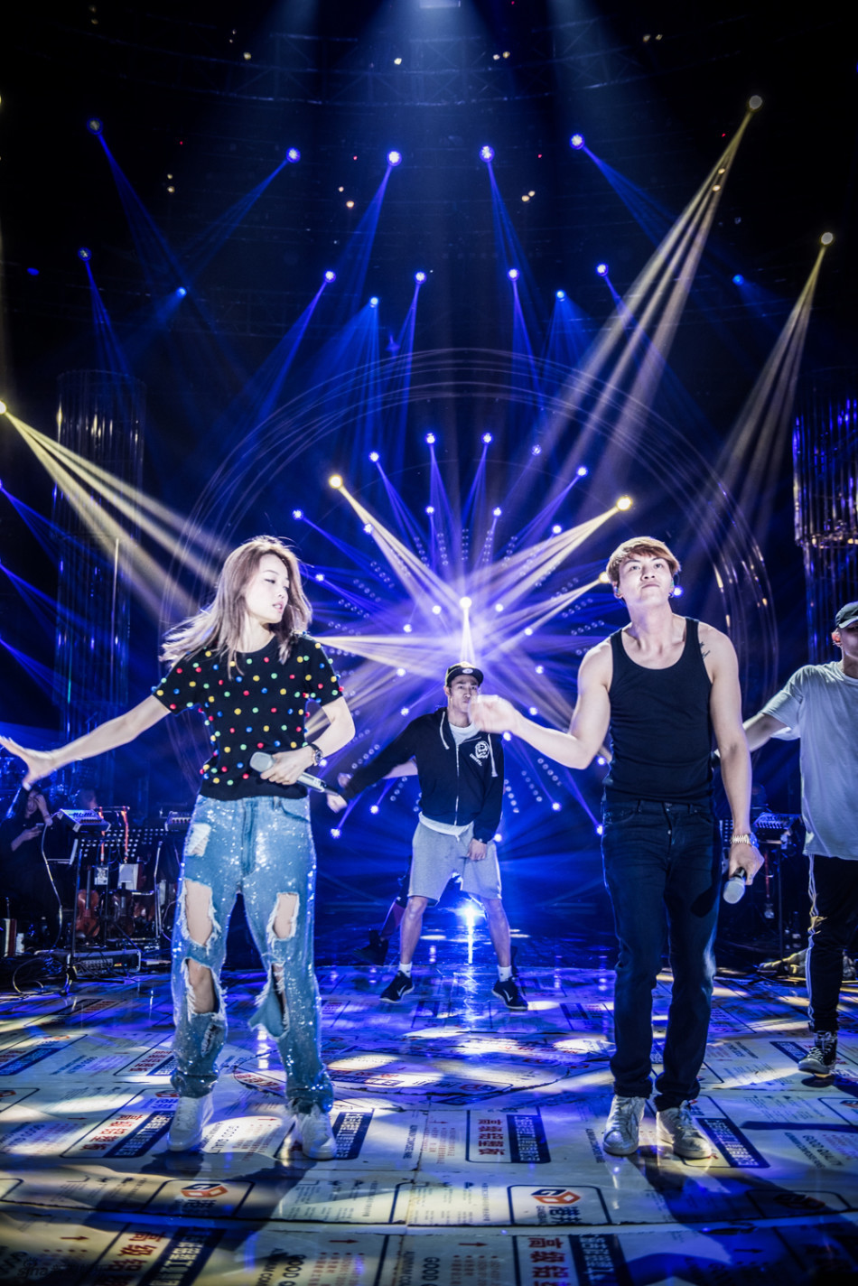 歌手4总决赛彩排 容祖儿陈伟霆贴身热舞