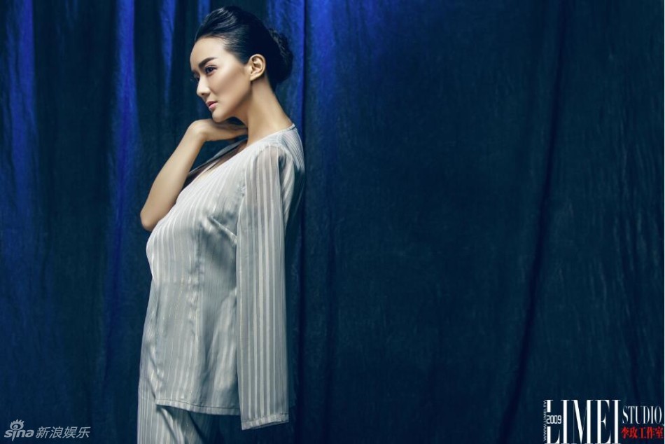 组图:演员李梅可高冷性感写真抢眼