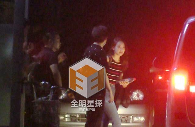 宋茜拍摄《幻城》期间,杨洋被记者拍到曾出入宋茜所住酒店房间