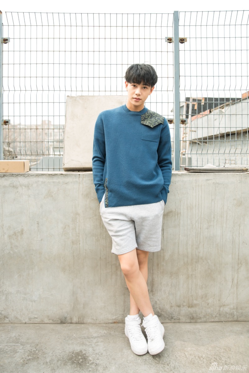 刘剑羽曝最新街拍 尽显忧郁气质魅力全开