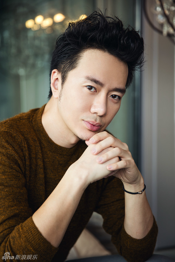 组图:王浩钧居家写真曝光 简约时尚暖男本色_高清图集_新浪网