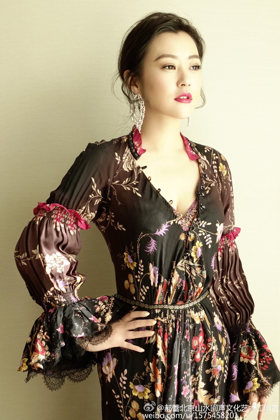 组图:美颜盛世!郝蕾私照有胸又有脸风情万种_高清图集_新浪网