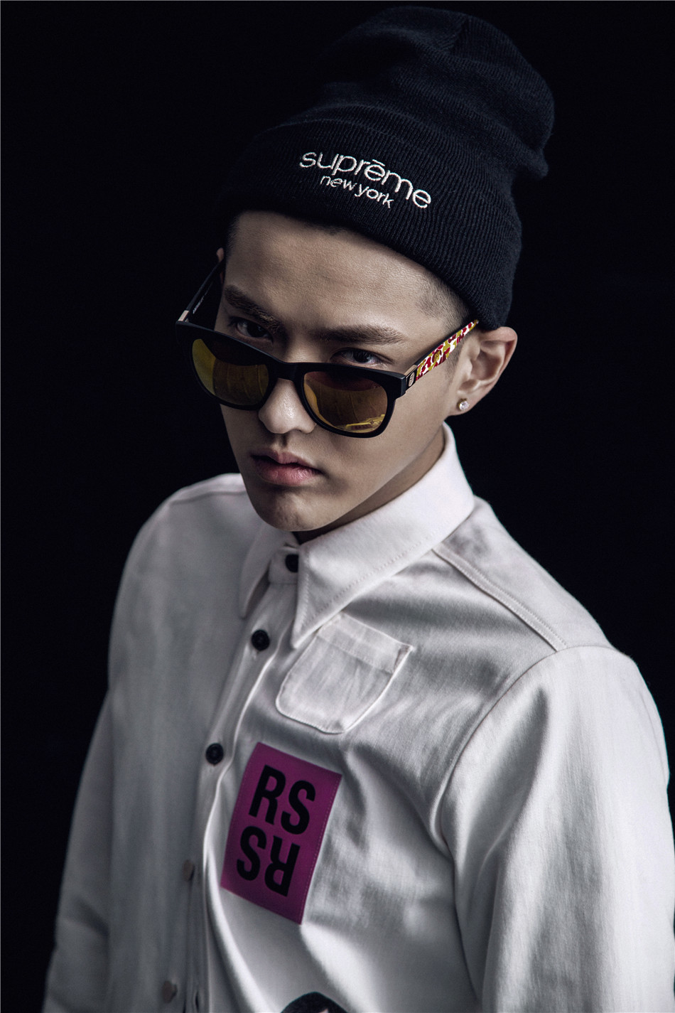 吴亦凡最新大片 休闲装扮彰显嘻哈魅力