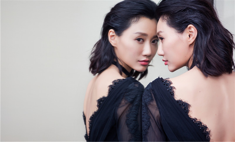 组图:李斯羽深v长裙气场全开 尽显慵懒性感_高清图集_新浪网