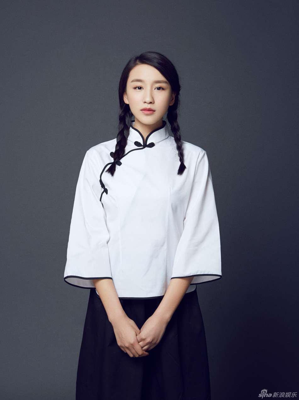 新浪娱乐讯 近日,青年女演员马歌日前曝光了一组复古写真,一身学生装