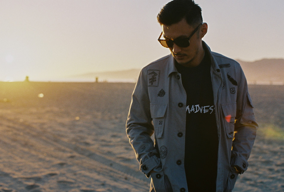 组图:张志明上身!余文乐公路大片抽烟撩妹_高清图集_新浪网