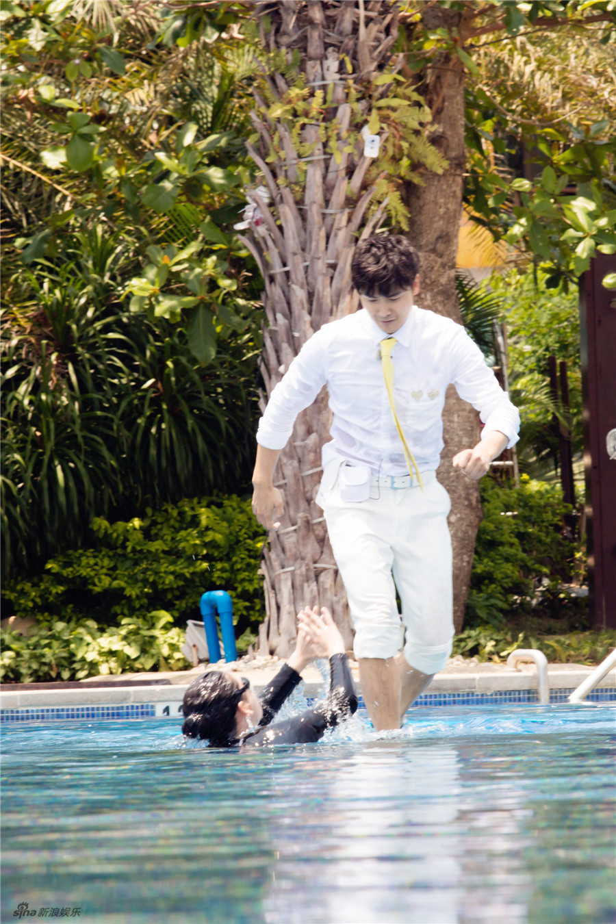 组图:《全员2》女猎人出街 装备精良来势凶猛_高清图集_新浪网