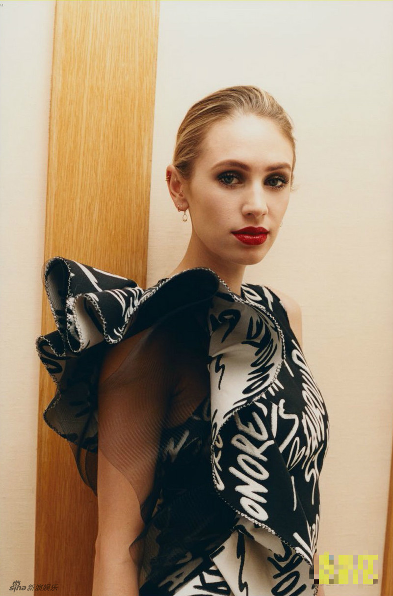 组图:迪伦潘杂志写真曝光 冷艳红唇展性感魅力_高清图集_新浪网