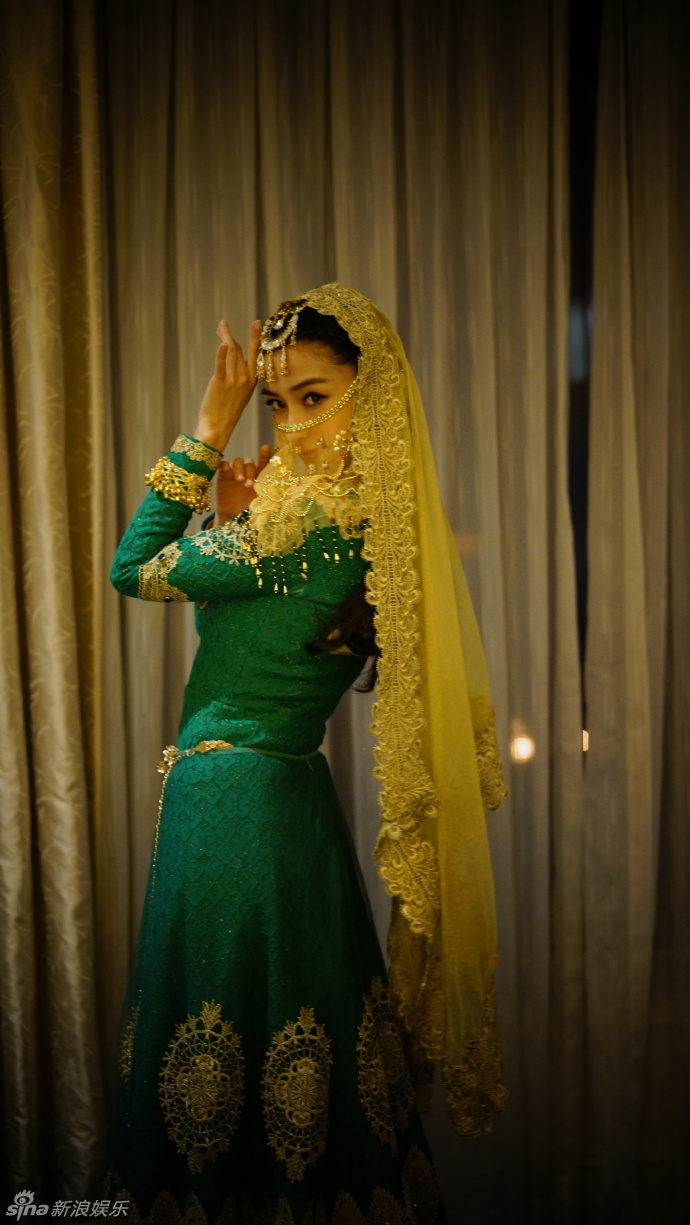 组图:baby变蒙面女郎 身姿婀娜展异域风情_高清图集_新浪网