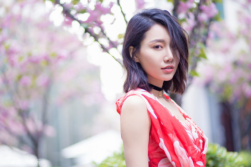 组图:李斯羽全新写真春意盎然 诠释花样性感_高清图集_新浪网