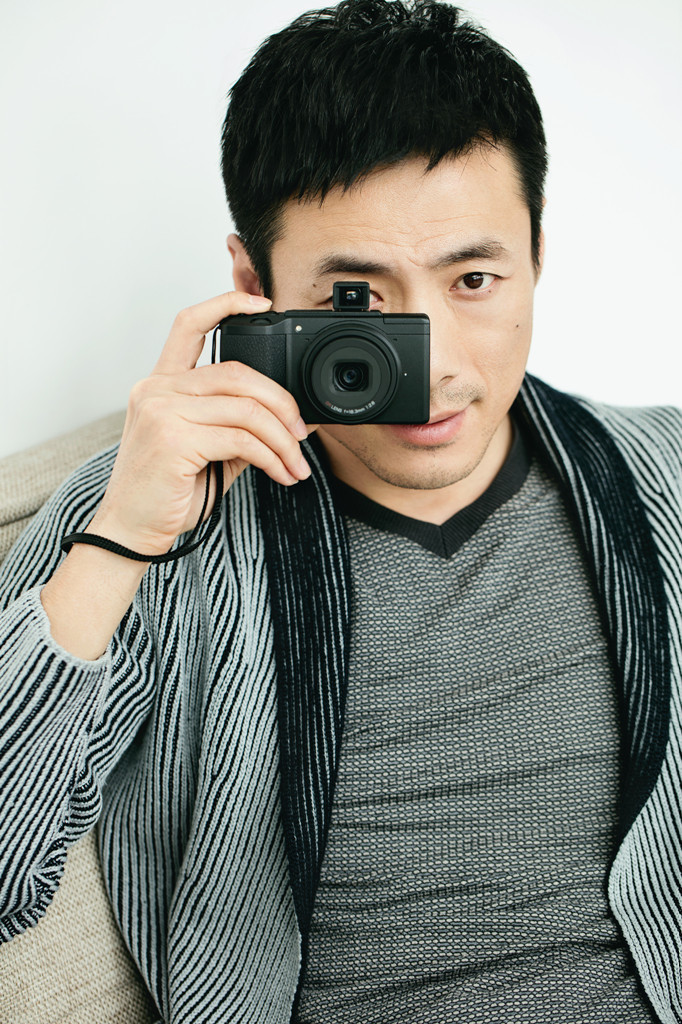 组图:祖峰最新大片 展浪漫文艺一面