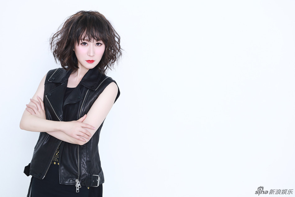 宋思嘉妩媚十足