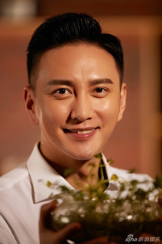 王仁君全新写真曝光 白衬衫展现暖男魅力