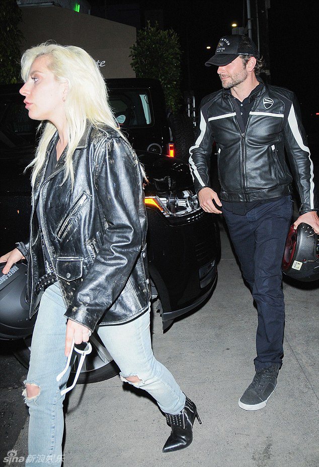 lady gaga弃男友伏肩抱腰库珀_高清图集_新浪网