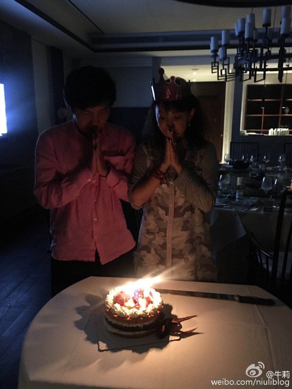 牛莉庆祝44岁生日