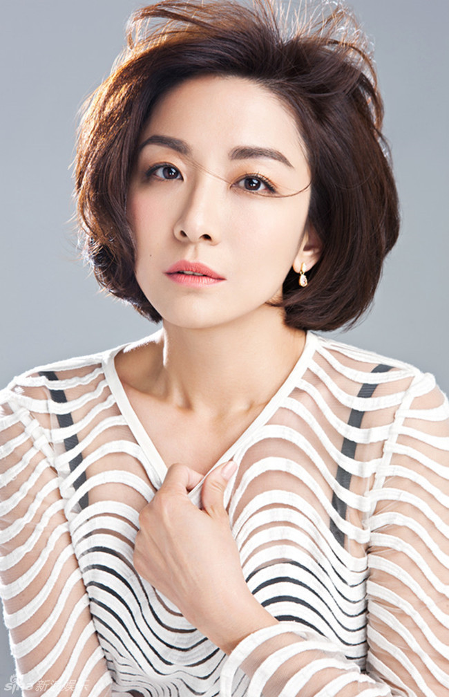 03 11:16:04 1 / 4 新浪娱乐讯 近日,演员江祖平曝光一组初夏写真.