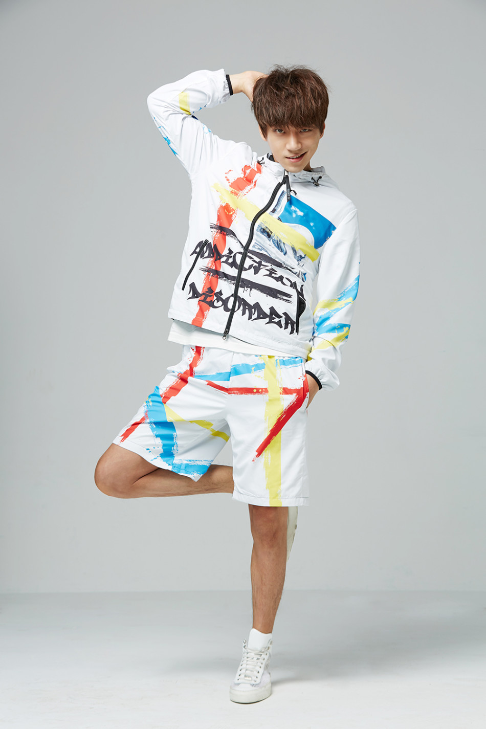 组图:黄致列曝运动写真 动感帅气自然清新_高清图集_新浪网