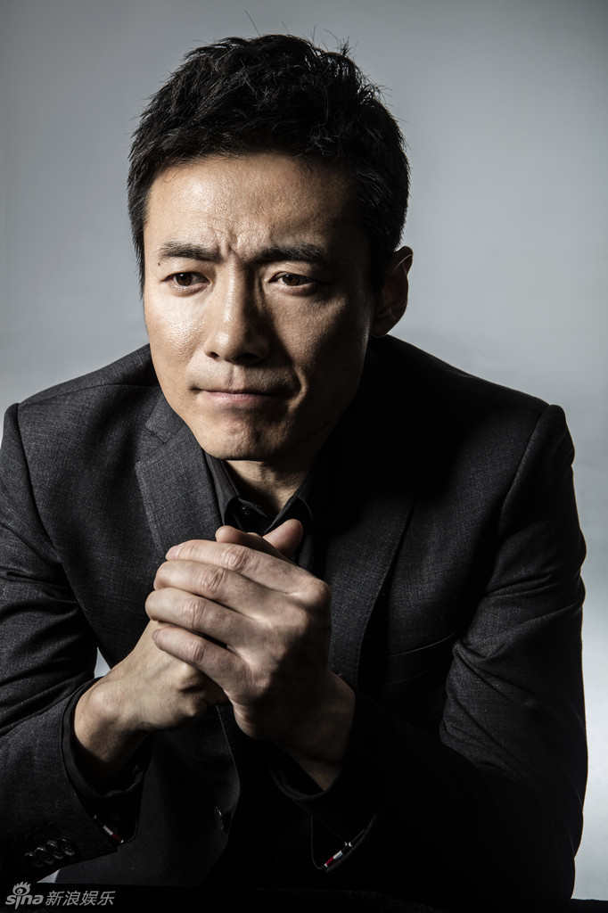 组图:"奇点"祖峰最新写真 尽显深邃儒雅气质_高清图集_新浪网