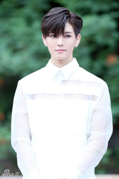 组图:韩星崔珉起挑战创意 男扮女装毫无违和感_高清图集_新浪网