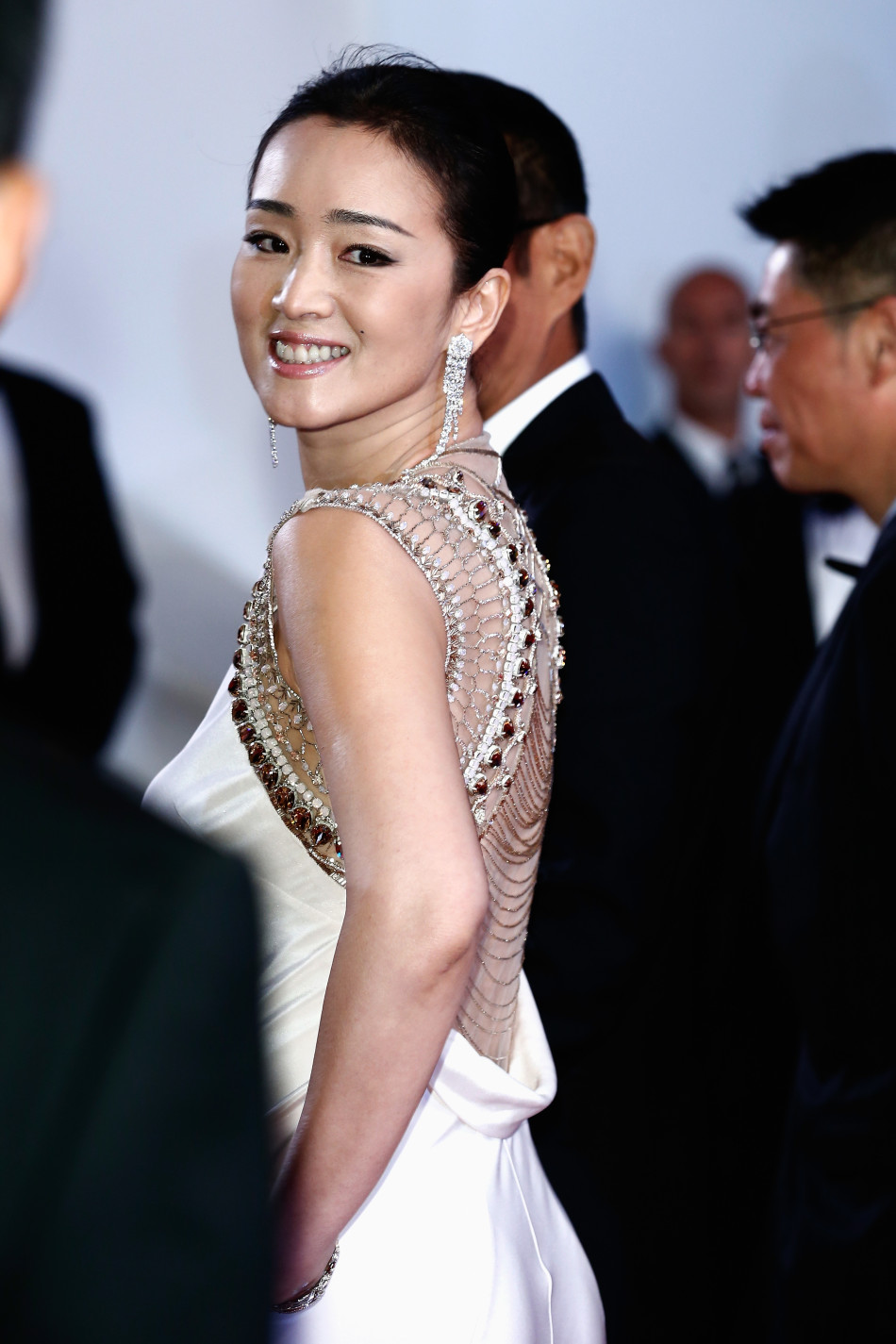 星衣神探:战无不胜!女皇巩俐红毯指定战衣(图)_高清图集_新浪网