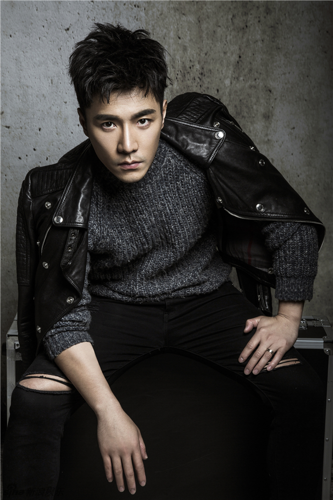 邓宁"硬朗狂野"系列写真