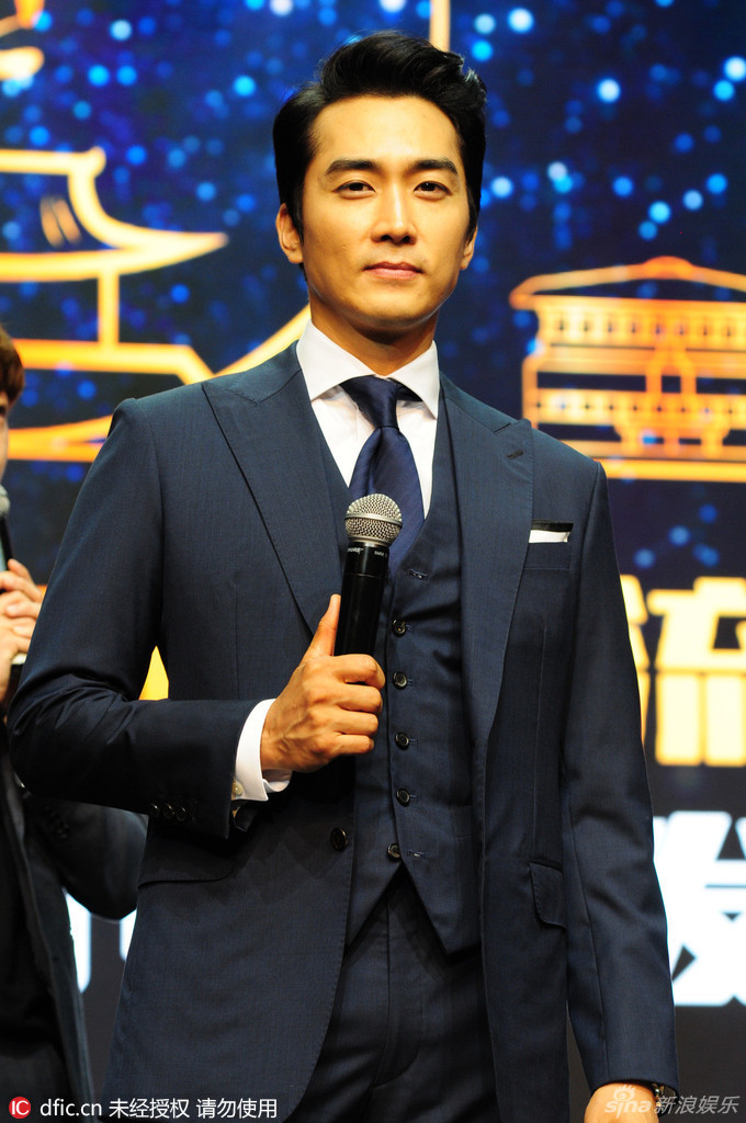 组图:宋承宪西装革履 避谈与刘亦菲分手传闻_高清图集_新浪网