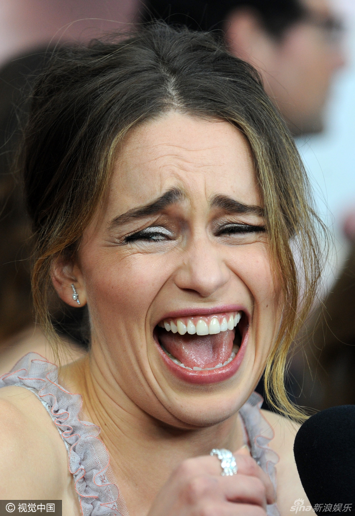 组图:大写的囧!龙母变粗壮 张嘴笑秒变女神经_高清图集_新浪网