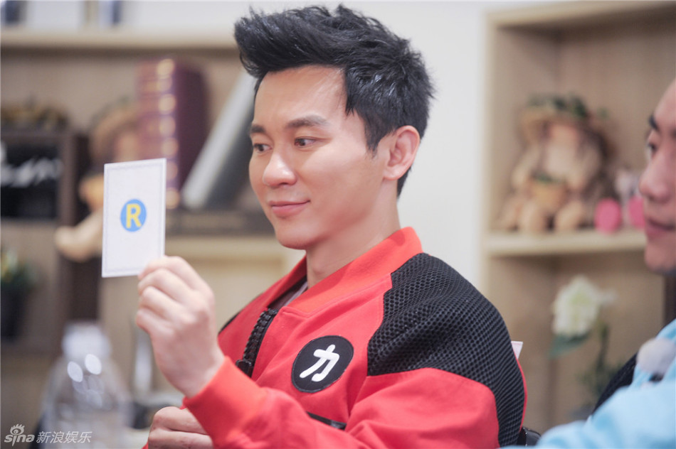 组图:跑男4宋仲基帅气现身 兄弟团变身葫芦娃_高清图集_新浪网