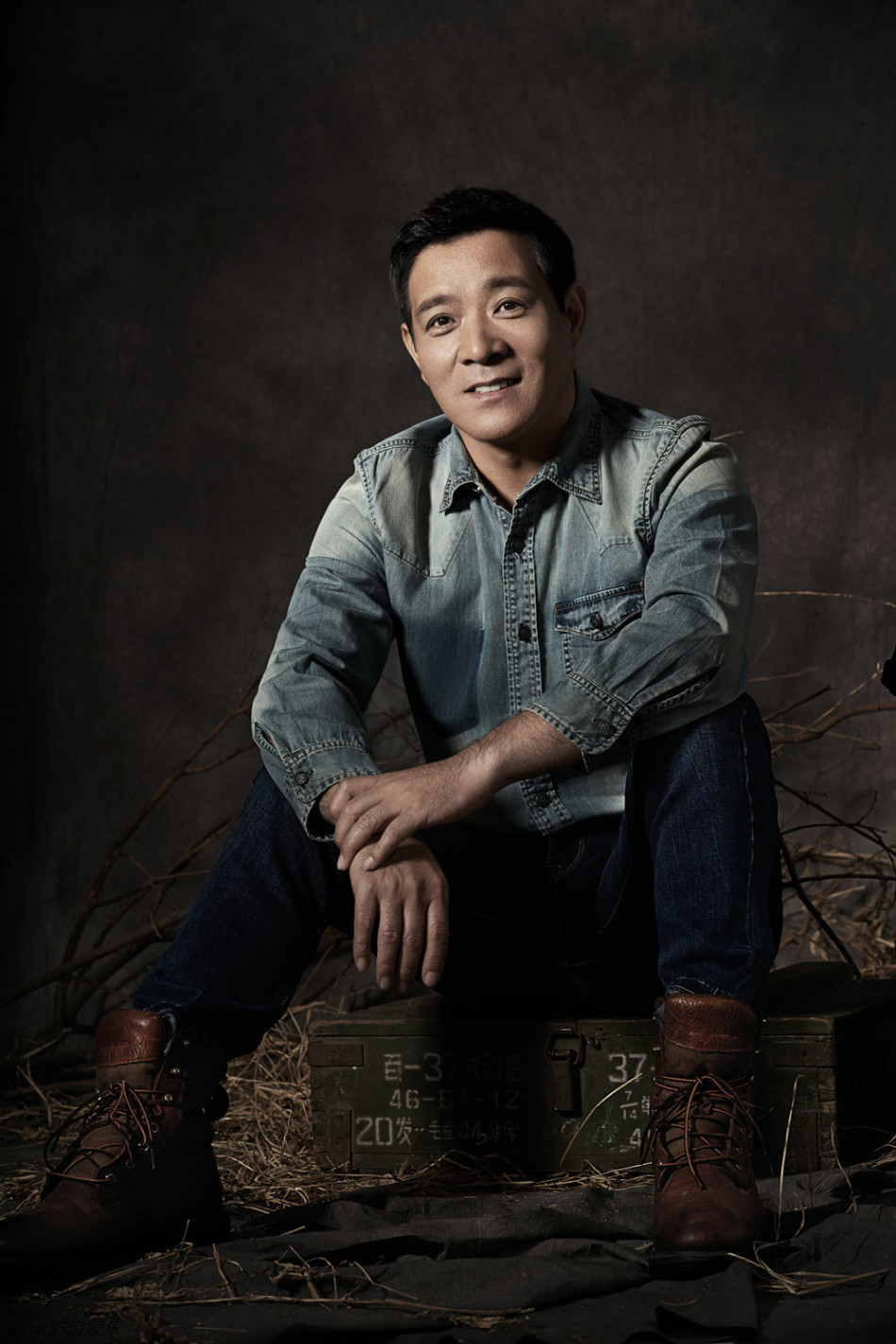 新浪娱乐讯 近日,实力派演员王超的一组"硬汉派"写真曝光,镜头下的王